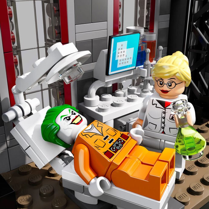 LEGO Super Heroes 10937 Batman: Arkham Asylum Breakout klocki lego LEGO Super Heroes 10937 Batman: Arkham Asylum Breakout