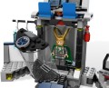 LEGO Super Heroes 6868 Avengers Hulk Hulk's Helicarrier Breakout 3.jpg