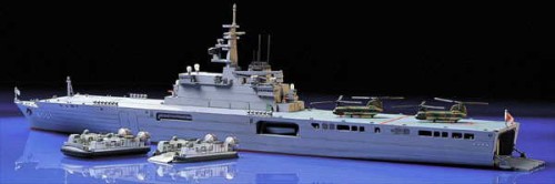 TAMIYA 31003 Japanese Defence Force LST-4001 Ohsumi