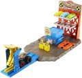 Hot Wheels HFB12 Demolka na stacji (3)